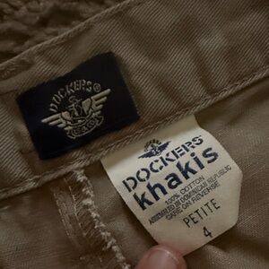 Vintage Dockers Tan Women’s Khakis Petite Size 4 26in Waist 38in Length
